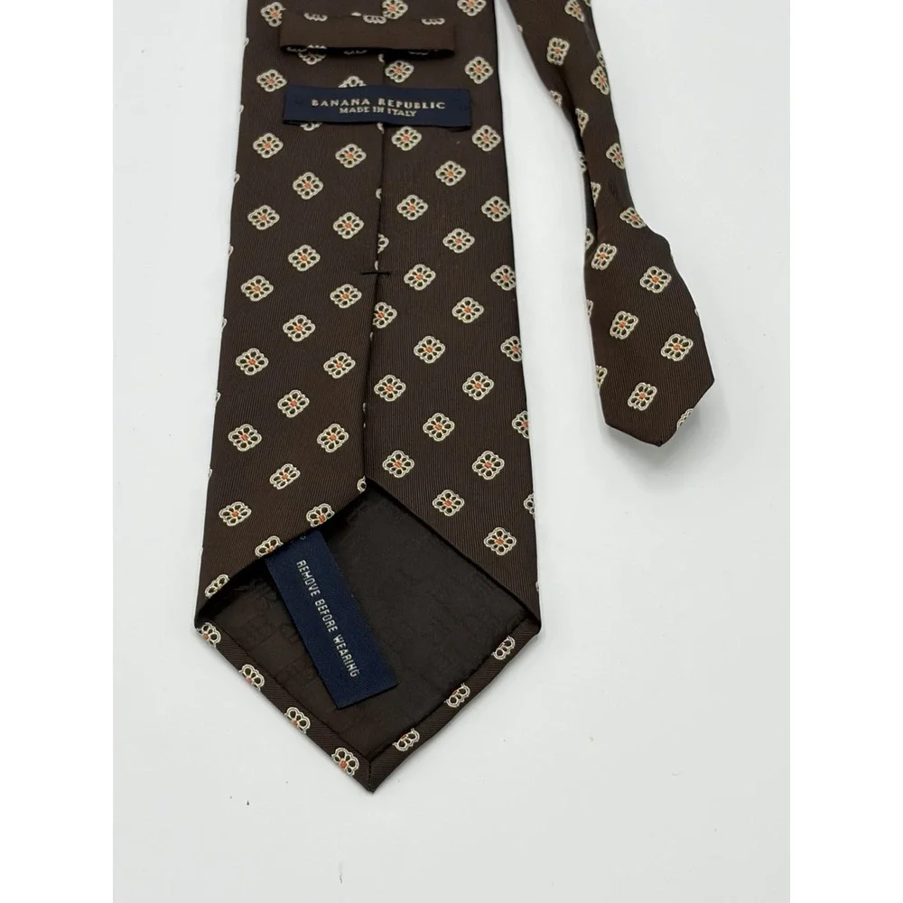 VTG Banana Republic‎ Tie 100% Italian Silk Floral Medallion Brown 56
